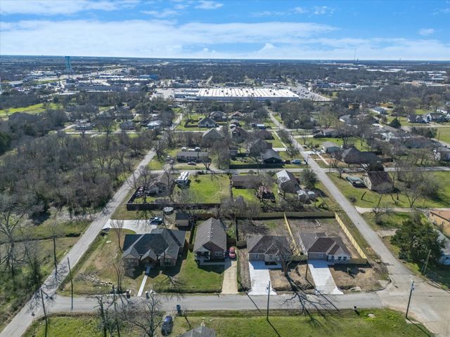 801 E Tyler Street, Ennis, TX 75119