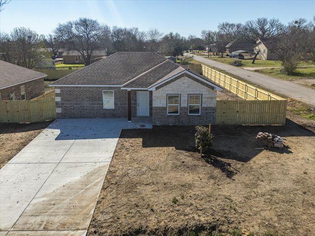 801 E Tyler Street, Ennis, TX 75119