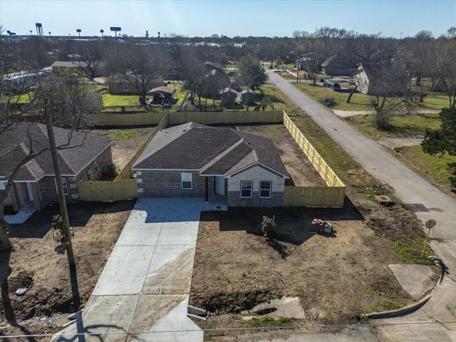 801 E Tyler Street, Ennis, TX 75119
