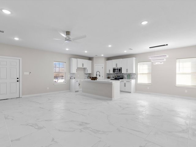 801 E Tyler Street, Ennis, TX 75119