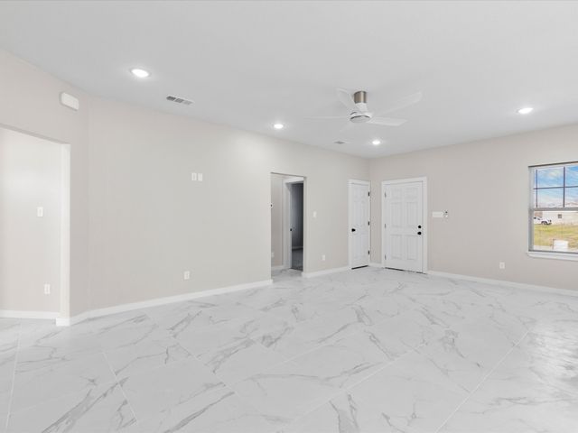 801 E Tyler Street, Ennis, TX 75119