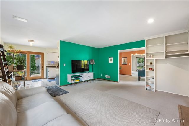 1021 Colony Drive, Crystal Lake, IL 60014