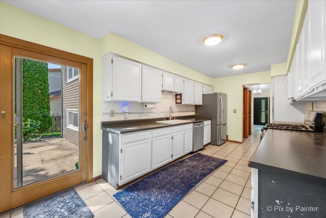 1021 Colony Drive, Crystal Lake, IL 60014