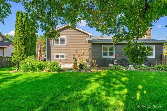 1021 Colony Drive, Crystal Lake, IL 60014