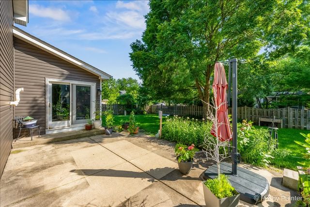 1021 Colony Drive, Crystal Lake, IL 60014