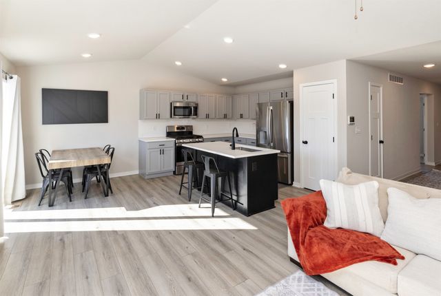 2213 26th Avenue SW, Altoona, IA 50009