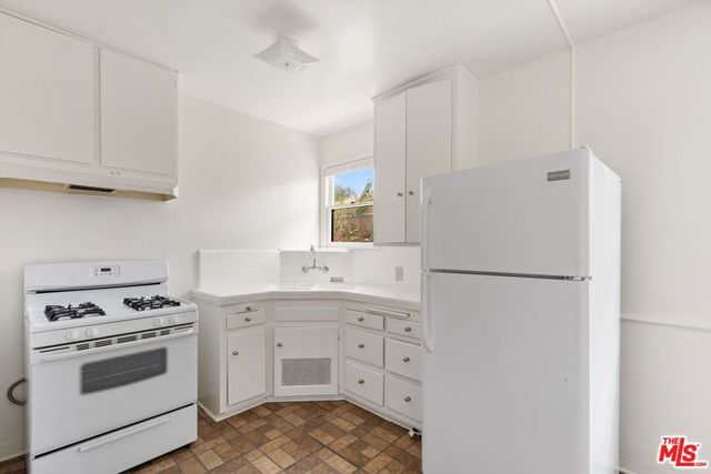 422 N Sierra Bonita Avenue, Los Angeles, CA 90036
