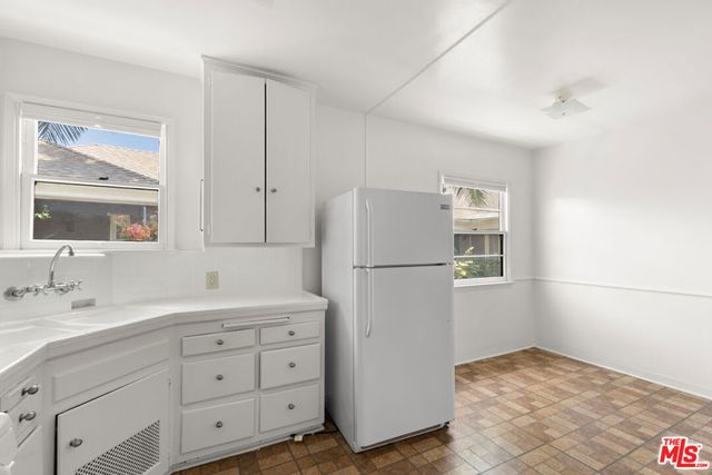 422 N Sierra Bonita Avenue, Los Angeles, CA 90036