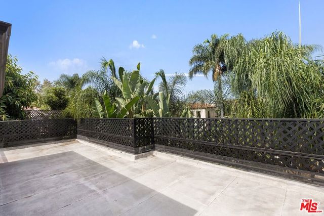 422 N Sierra Bonita Avenue, Los Angeles, CA 90036