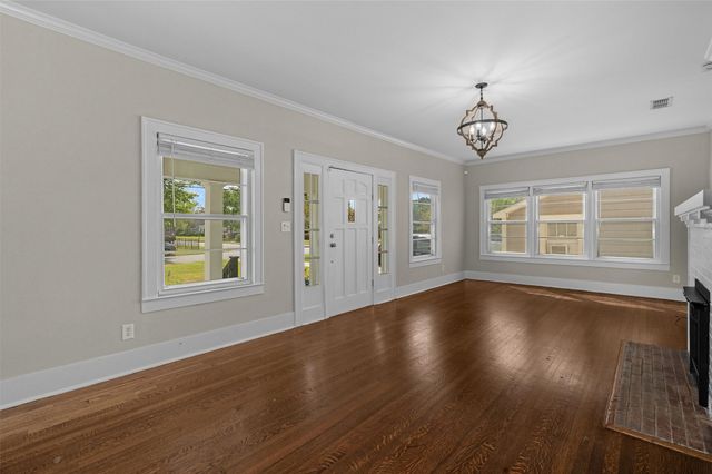 3864 Fairfield Avenue, Shreveport, LA 71106