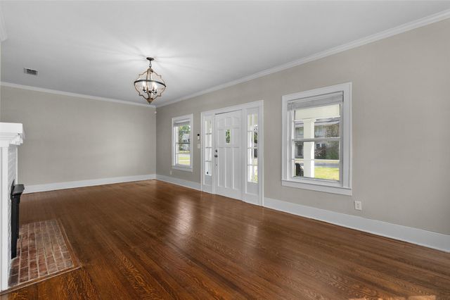 3864 Fairfield Avenue, Shreveport, LA 71106