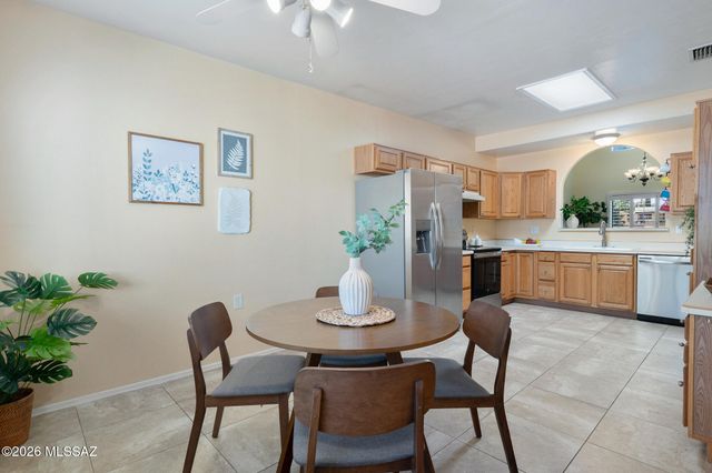 140 E Paseo De Golf, Green Valley, AZ 85614