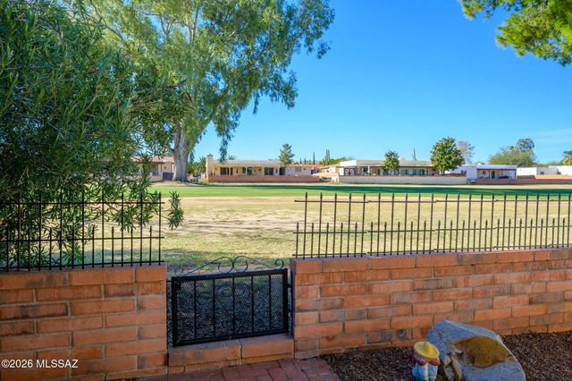 140 E Paseo De Golf, Green Valley, AZ 85614
