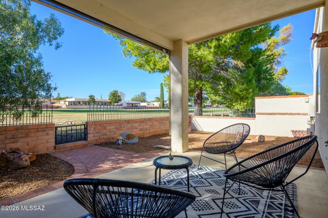 140 E Paseo De Golf, Green Valley, AZ 85614