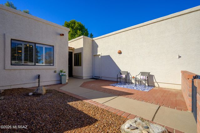 140 E Paseo De Golf, Green Valley, AZ 85614
