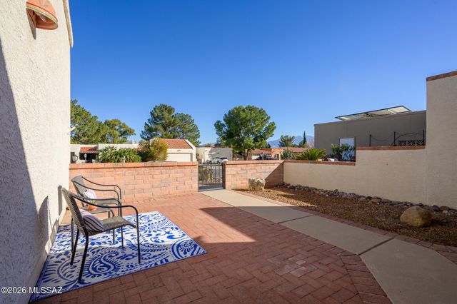 140 E Paseo De Golf, Green Valley, AZ 85614