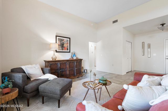 140 E Paseo De Golf, Green Valley, AZ 85614