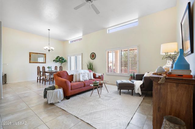 140 E Paseo De Golf, Green Valley, AZ 85614