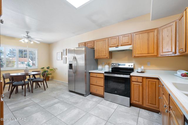 140 E Paseo De Golf, Green Valley, AZ 85614