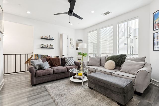 2100 N Fitzhugh Avenue D, Dallas, TX 75204