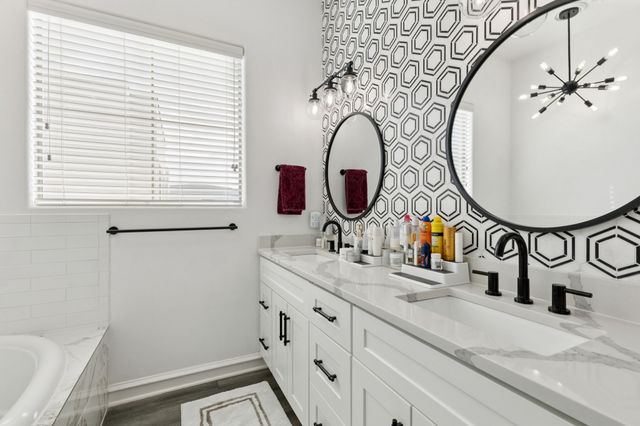 2100 N Fitzhugh Avenue D, Dallas, TX 75204