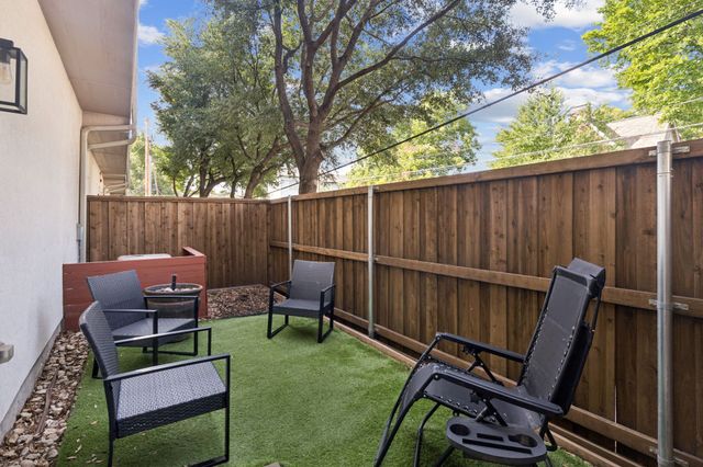 2100 N Fitzhugh Avenue D, Dallas, TX 75204