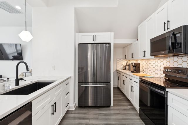 2100 N Fitzhugh Avenue D, Dallas, TX 75204