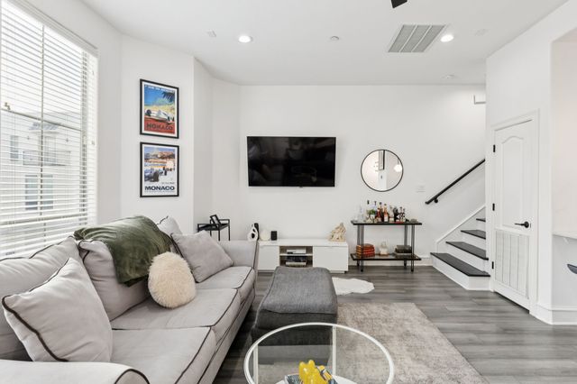 2100 N Fitzhugh Avenue D, Dallas, TX 75204