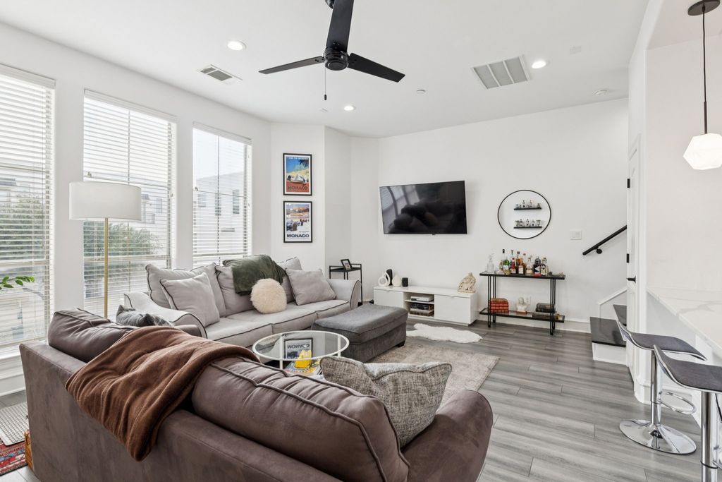 2100 N Fitzhugh Avenue D, Dallas, TX 75204