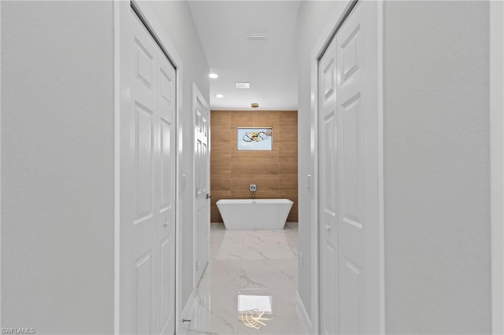 Image 16 of property listing at 3921 NW 40th LN, Cape Coral, FL 33993