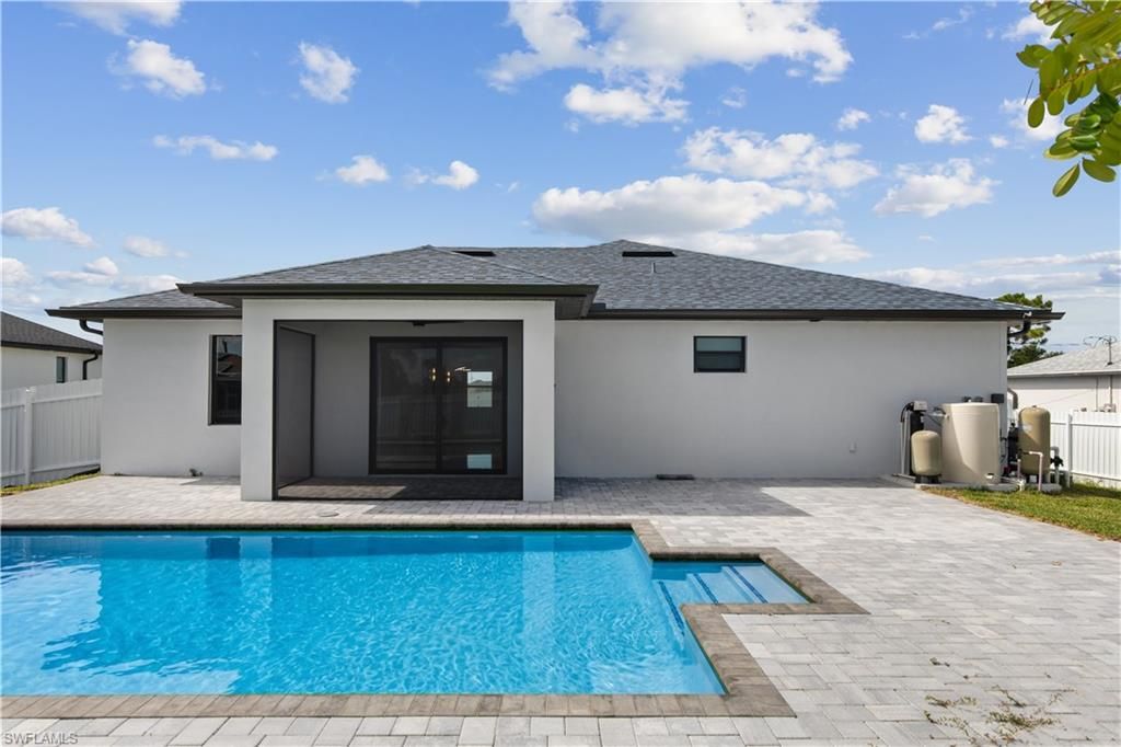 Image 31 of property listing at 3921 NW 40th LN, Cape Coral, FL 33993