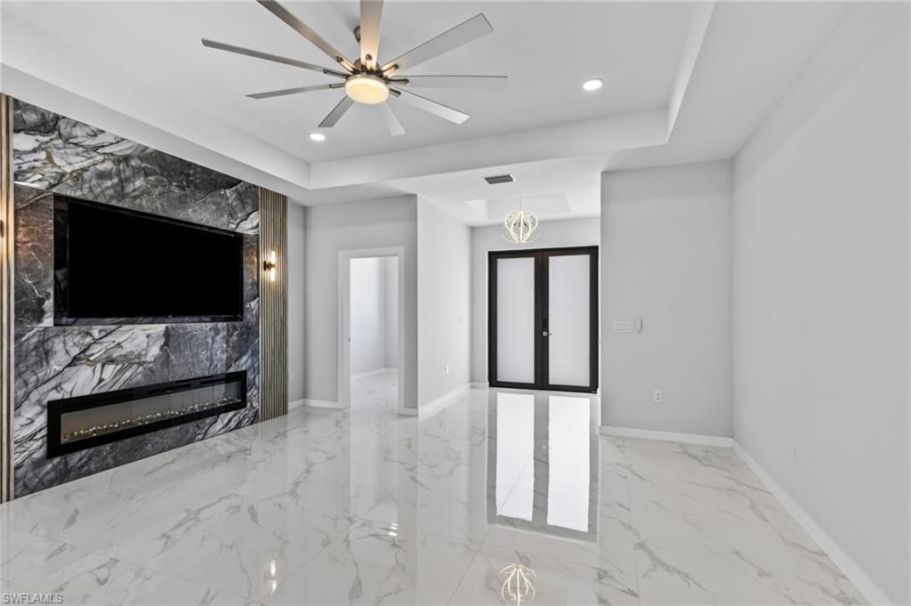 Image 5 of property listing at 3921 NW 40th LN, Cape Coral, FL 33993