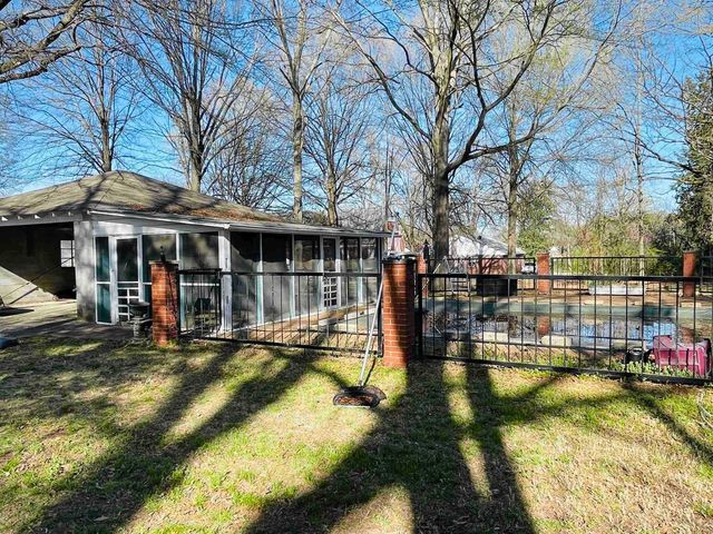 319 E POPLAR AVE, Collierville, TN 38017