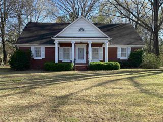 319 E POPLAR AVE, Collierville, TN 38017
