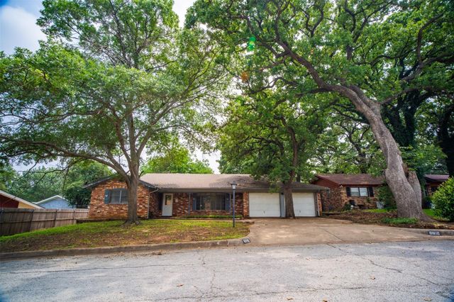6816 Yolanda Drive, Fort Worth, TX 76112