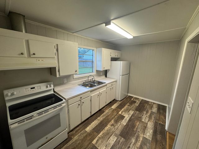 713 Royal St., Columbia, MS 39429