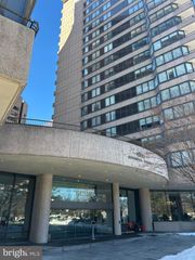 1300 CRYSTAL DR #305S, Arlington, VA 22202