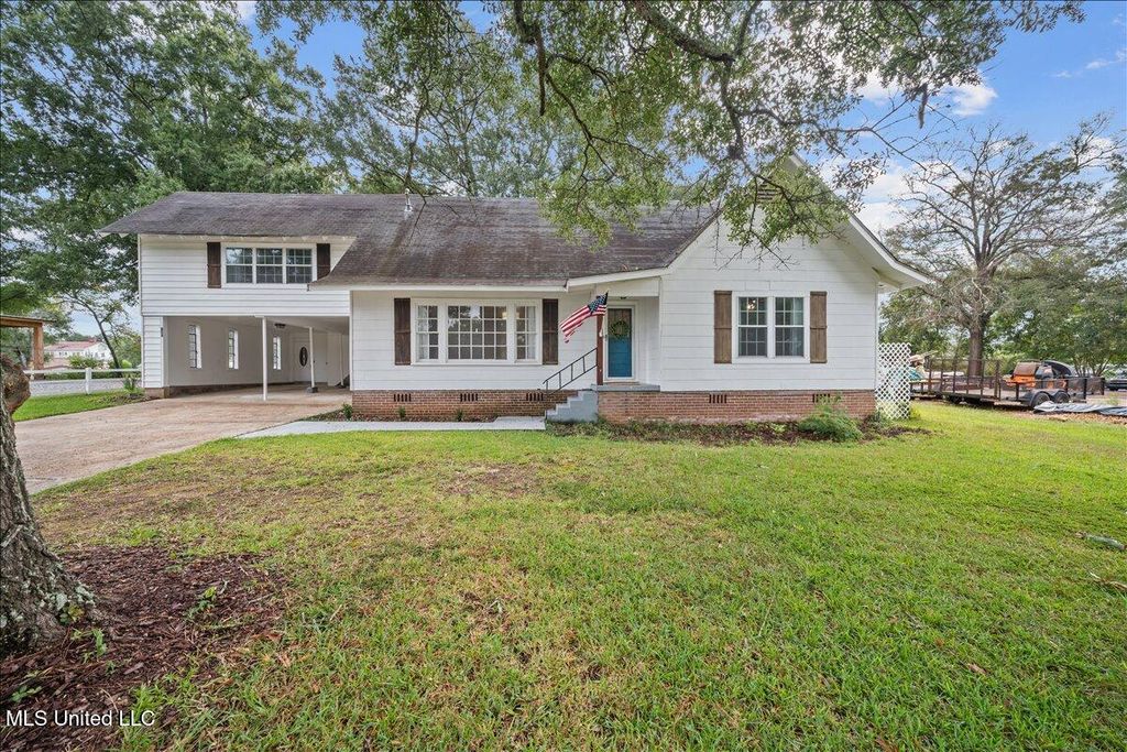 705 Chestnut Street, Summit, MS 39666
