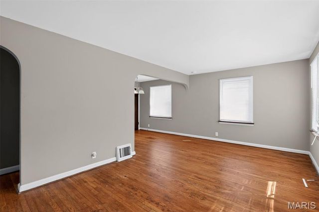 7805 Utica Drive, St Louis, MO 63133