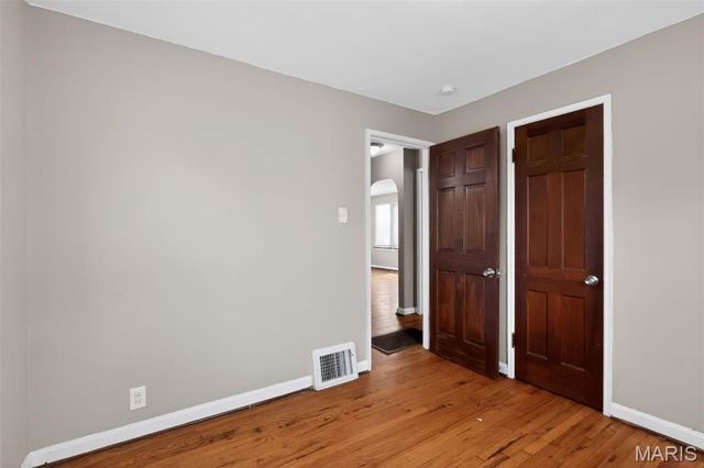 7805 Utica Drive, St Louis, MO 63133