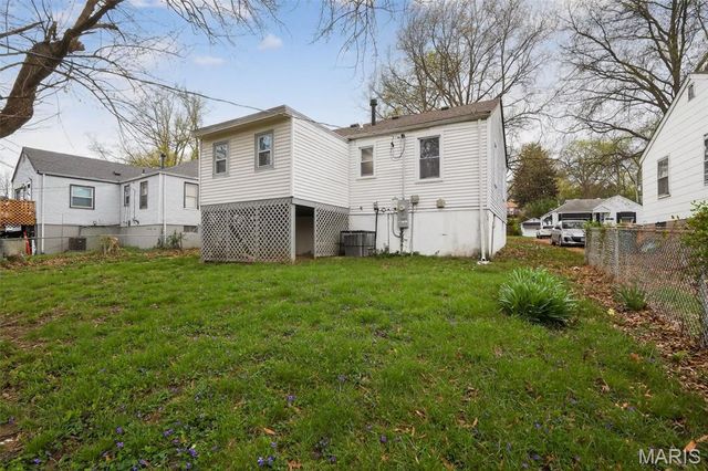 7805 Utica Drive, St Louis, MO 63133