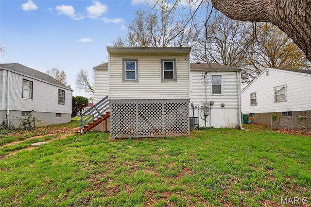 7805 Utica Drive, St Louis, MO 63133