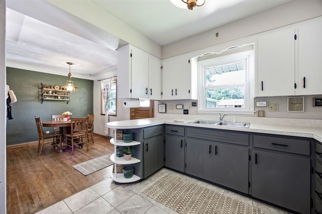 2200 17TH AVE, Marion, IA 52302