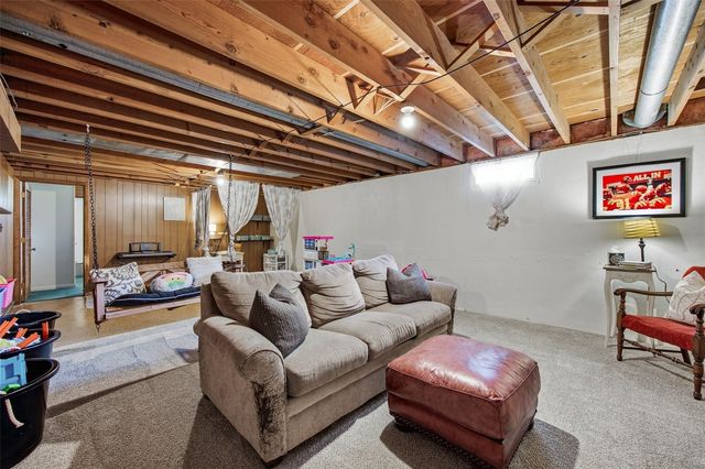 2200 17TH AVE, Marion, IA 52302