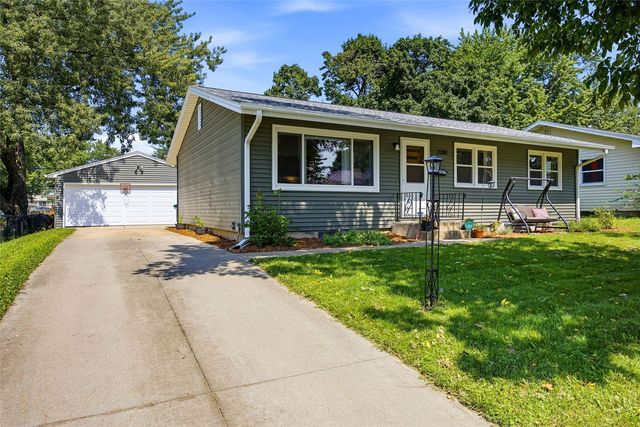2200 17TH AVE, Marion, IA 52302