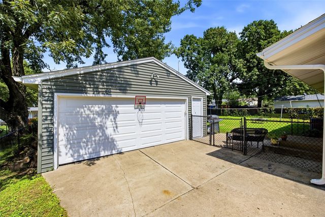 2200 17TH AVE, Marion, IA 52302