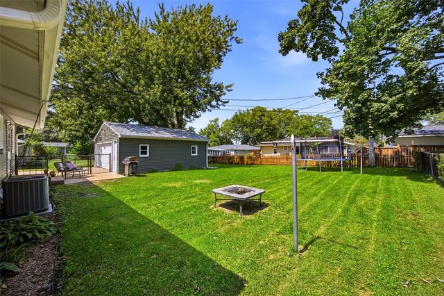 2200 17TH AVE, Marion, IA 52302