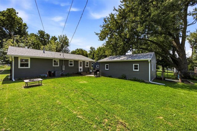 2200 17TH AVE, Marion, IA 52302