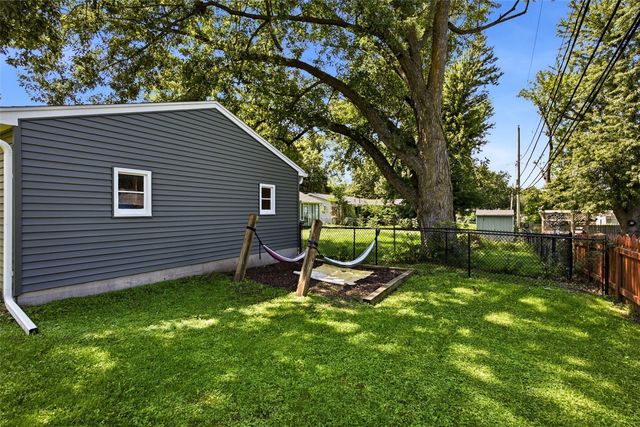 2200 17TH AVE, Marion, IA 52302