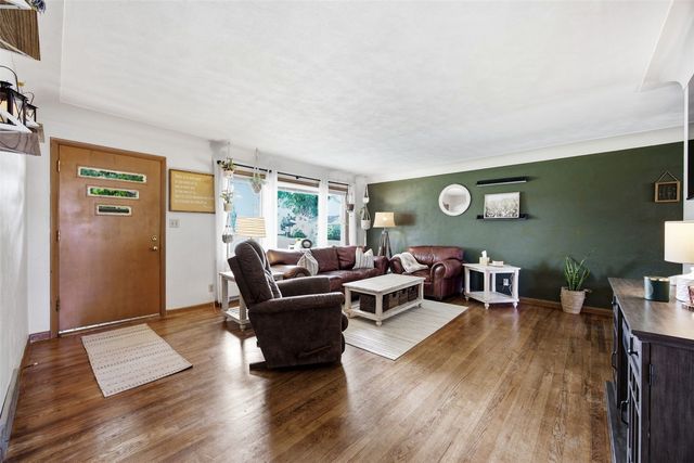 2200 17TH AVE, Marion, IA 52302